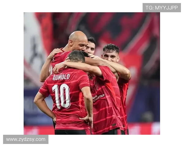 28岁蓉城中卫亚冠赛场频频失误 已送四球成致命隐患